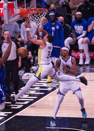 February 14, 2022, Los Angeles, California, USA: Jordan Poole 3 of the Golden State Warriors shoots the ball during their NBA, Basketball Herren, USA game against the Los Angeles Clippers on Monday February 14, 2022 at Crypto.com Arena in Los Angeles, California. Clippers defeat Warriors, 119-104. ARIANA RUIZ PI Los Angeles USA - ZUMAp124 20220214_zaa_p124_027 Copyright: xArianaxRuizx