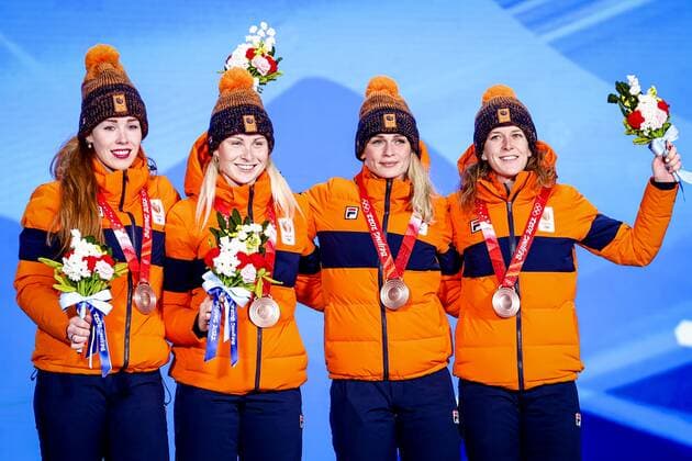 BEIJING lr Dutch speed skaters Antoinette de Jong, Marijke Groenewoud, Irene Schouten and Ireen Wust of TeamNL are honored at Beijing Medal Plaza for their bronze medal in the team pursuit at the 2022 Winter Olympics in Beijing, China ANP VINCENT JANNINK Speed Skating Medal Ceremony 2022 xVIxANPxSportx xxANPxIVx 444174638 originalFilename: 444174638.jpg