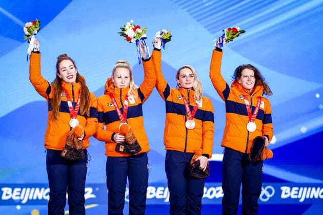 BEIJING lr Dutch speed skaters Antoinette de Jong, Marijke Groenewoud, Irene Schouten and Ireen Wust of TeamNL are honored at Beijing Medal Plaza for their bronze medal in the team pursuit at the 2022 Winter Olympics in Beijing, China ANP VINCENT JANNINK Speed Skating Medal Ceremony 2022 xVIxANPxSportx xxANPxIVx 444174963 originalFilename: 444174963.jpg