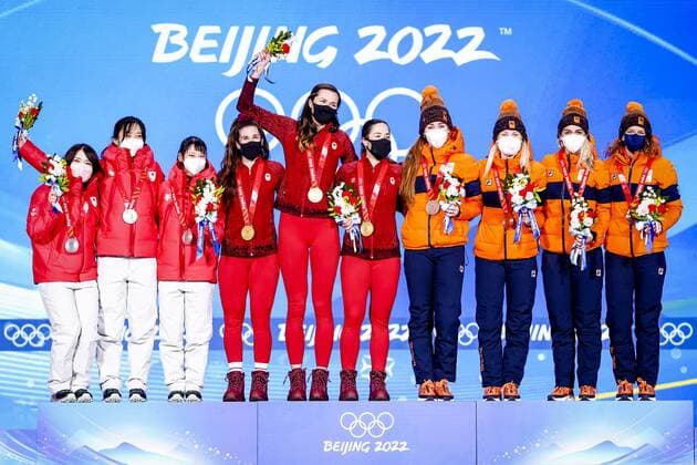 BEIJING Dutch speed skaters Antoinette de Jong, Marijke Groenewoud, Irene Schouten and Ireen Wust of TeamNL are honored at Beijing Medal Plaza for their bronze medal in the team pursuit at the 2022 Winter Olympics in Beijing, China ANP VINCENT JANNINK Speed Skating Medal Ceremony 2022 xVIxANPxSportx xxANPxIVx 444175082 originalFilename: 444175082.jpg