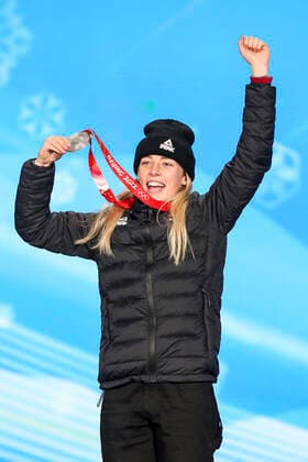 OLYMPICS - Winter Olympic Games, Olympische Spiele, Olympia, OS Beijing 2022 BEIJING,CHINA,15.FEB.22 - OLYMPICS, SNOWBOARDING - Winter Olympic Games Beijing 2022, Big Air, ladies, award ceremony. Image shows the rejoicing of Zoi Sadowski Synnott (NZL). Keywords: medal.  GEPAxpictures xPatrickxSteiner