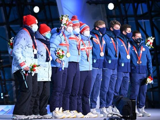 China Olympics 2022 Medal Ceremony 8115670 15.02.2022 Silver medalists Russian Olympic Committee s Daniil Aldoshkin, Sergei Trofimov and Ruslan Zakharov, gold medalists Norway s Hallgeir Engebraaten, Peder Kongshaug and Sverre Lunde Pedersen, and bronze medalist Ethan Cepuran, Casey Dawson, Emery Lehman and Joey Mantia, of the United States, pose on the podium during the medal ceremony for the men s Speed skating, Eisschnelllauf team pursuit event of the Beijing 2022 Winter Olympic Games, Olympische Spiele, Olympia, OS at the Medals Plaza in Beijing, China. Vladimir Astapkovich Sputnik Beijing China  Copyright: xVladimirxAstapkovichx