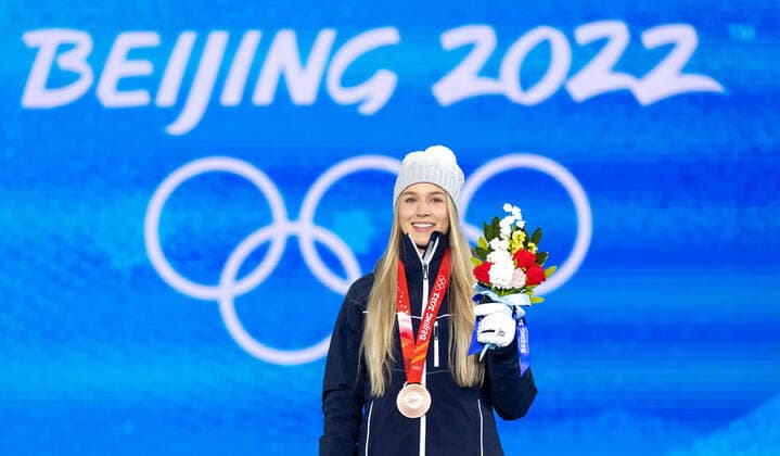 15.02.2022, Zhangjiakou 2022 Winter Olympics in Beijing. Freestyle skiing medal ceremony. Freestyle skier Kelly Sildaru has ended Estonia s 12-year Winter Olympics medals drought by bagging bronze in the Women s Freeski Slopestyle in Beijing. On the photo Kelly Sildaru. Photo Tairo Lutter, Postimees Zhangjiakou Zhangjiakou China 1TL15FEB22D16  Copyright: xTairoxLutterx Kelly Sildaru