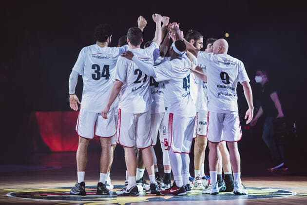 ProA 20 Matchday Artland Dragons vs Tigers Tuebingen, 15 02 2022 Team of Artland Dragons ProA 20 Matchday Artland Dragons vs Tigers Tuebingen on 15 02 2022 in Quakenbrueck Artland Arena , Germany, Copyright: xBEAUTIFULxSPORTS Neddermannx