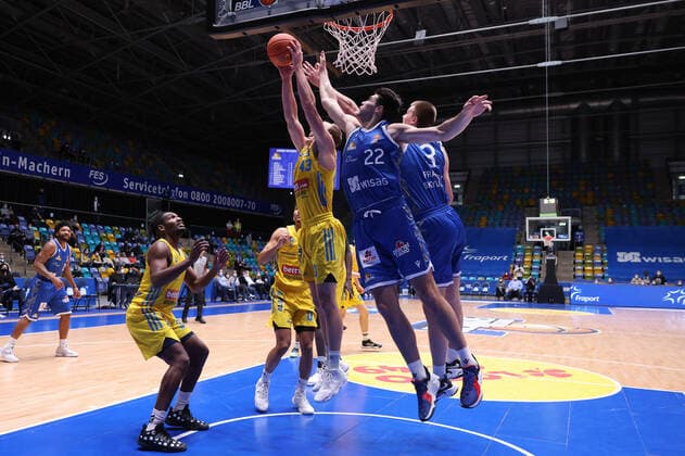 Fraport Skyliners Alba Berlin, easyCredit BBL Brooks DeBisschop Fraport Skyliners, 22 and Matt Haarms Fraport Skyliners, 3 try to take the ball from Luke Sikma Alba Berlin, 43 Basketball match of the easyCredit BBL between Fraport Skyliners and Alba Berlin on February 15, 2022 at Ballsporthalle in Frankfurt am Main , Frankfurt am Main Hesse Germany Ballsporthalle