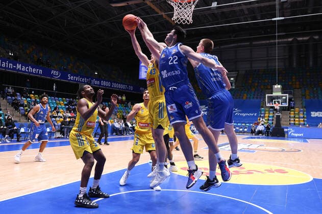 Fraport Skyliners Alba Berlin, easyCredit BBL Brooks DeBisschop Fraport Skyliners, 22 and Matt Haarms Fraport Skyliners, 3 try to take the ball from Luke Sikma Alba Berlin, 43 Basketball match of the easyCredit BBL between Fraport Skyliners and Alba Berlin on February 15, 2022 at Ballsporthalle in Frankfurt am Main , Frankfurt am Main Hesse Germany Ballsporthalle