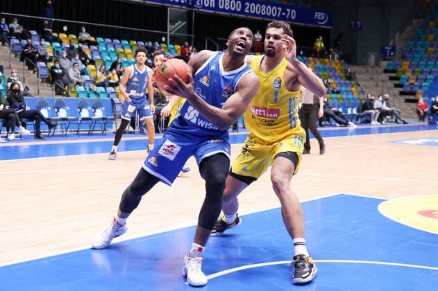Fraport Skyliners Alba Berlin, easyCredit BBL Jamel McLean Fraport Skyliners, 1 vs Oscar da Silva Alba Berlin, 1 easyCredit BBL basketball match between Fraport Skyliners and Alba Berlin on 15 February 2022 at Ballsporthalle in Frankfurt am Main , Frankfurt am Main Hesse Germany Ballsporthalle