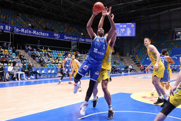 Fraport Skyliners Alba Berlin, easyCredit BBL Jamel McLean Fraport Skyliners, 1 vs Oscar da Silva Alba Berlin, 1 easyCredit BBL basketball match between Fraport Skyliners and Alba Berlin on 15 February 2022 at Ballsporthalle in Frankfurt am Main , Frankfurt am Main Hesse Germany Ballsporthalle