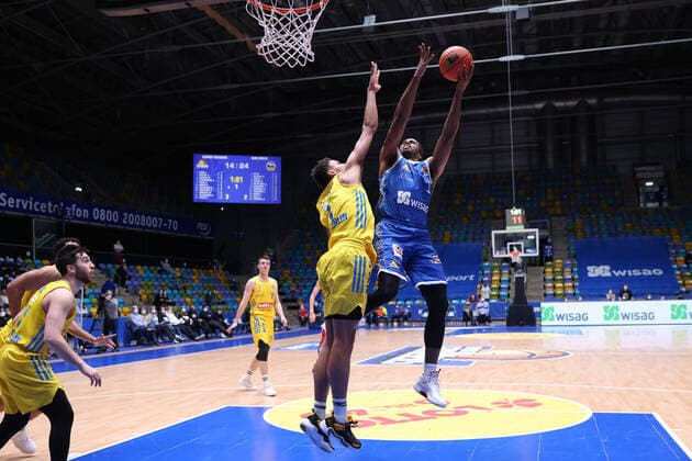Fraport Skyliners Alba Berlin, easyCredit BBL Jamel McLean Fraport Skyliners, 1 vs Oscar da Silva Alba Berlin, 1 easyCredit BBL basketball match between Fraport Skyliners and Alba Berlin on 15 February 2022 at Ballsporthalle in Frankfurt am Main , Frankfurt am Main Hesse Germany Ballsporthalle