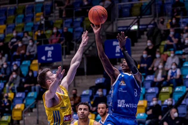 easycredit BBL, Fraport Skyliners vs Alba Berlin, Frankfurt, Fraport Arena, 15 2 2022 Brancou Badio Fraport Skyliners 8 Jonas Mattisseck Alba Berlin 9 , Fraport Skyliners vs Alba Berlin, Frankfurt, Fraport Arena, 15 2 2022 Copyright: xBEAUTIFULxSPORTS Gawlikx