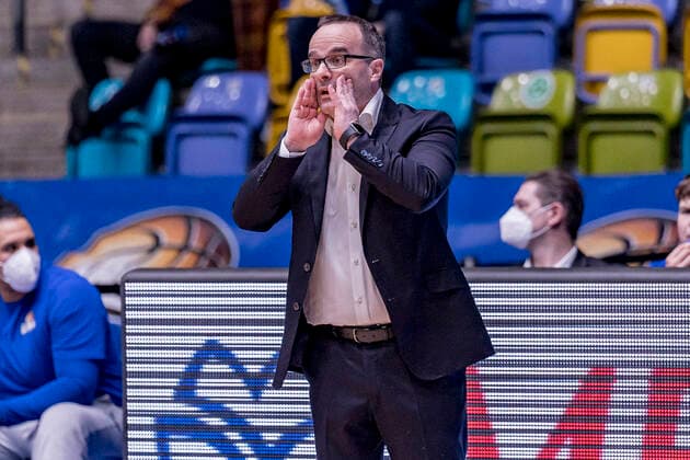 easycredit BBL, Fraport Skyliners vs Alba Berlin, Frankfurt, Fraport Arena, 15 2 2022 Diego Ocampo Coach Fraport Skyliners , Fraport Skyliners vs Alba Berlin, Frankfurt, Fraport Arena, 15 2 2022 Copyright: xBEAUTIFULxSPORTS Gawlikx