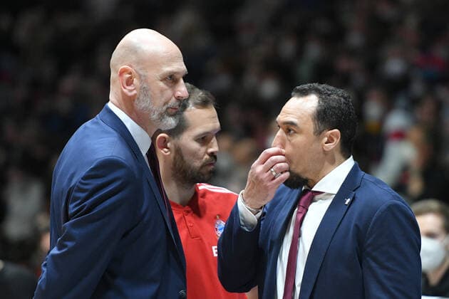 Demond Greene Co Coach, FC Bayern Muenchen Basketball re and Slaven Rimac Co Coach, Assistant Coach, FC Bayern Muenchen Basketball li , Niners Chemnitz vs FC Bayern Muenchen Basketball, easycredit Basketball Bundesliga, 15 02 2022 Niners Chemnitz vs FC Bayern Muenchen Basketball, easycredit Basketball Bundesliga, 15 02 2022 Chemnitz Copyright: xBertxHarzer xEibner-xPressefotox