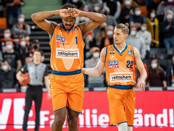 Cristiano Felicio Ratiopharm Ulm 01 had to be replaced early injured, Ratiopharm Ulm vs Basketball Loewen Braunschweig, Basketball, Men, 1 Bundesliga, 15 02 2022 EIBNER Michael Schmidt Ratiopharm Ulm vs Basketball Loewen Braunschweig, Basketball, Men, 1 Bundesliga, 15 02 2022 Neu Ulm Copyright: xEIBNER MichaelxSchmidtx EP_MST