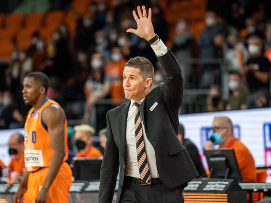 Jaka Lakovic, Head Coach Ratiopharm Ulm gives instructions, Ratiopharm Ulm vs Basketball Loewen Braunschweig, Basketball, Men, 1 Bundesliga, 15 02 2022 EIBNER Michael Schmidt Ratiopharm Ulm vs Basketball Loewen Braunschweig, Basketball, Men, 1 Bundesliga, 15 02 2022 Neu Ulm Copyright: xEIBNER MichaelxSchmidtx EP_MST