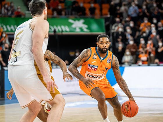 Sindarius Thornwell Ratiopharm Ulm, 07 moves to the basket, Ratiopharm Ulm vs Basketball Loewen Braunschweig, basketball, men, 1 Bundesliga, 15 02 2022 EIBNER Michael Schmidt Ratiopharm Ulm vs Basketball Loewen Braunschweig, basketball, men, 1 Bundesliga, 15 02 2022 Neu Ulm Copyright: xEIBNER MichaelxSchmidtx EP_MST