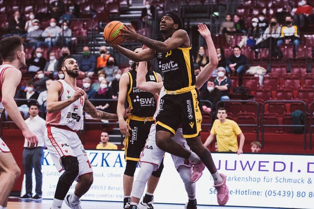ProA 20 Spieltag Artland Dragons vs Tigers Tuebingen, 15 02 2022 Isaiah Deion Crawley Tigers Tuebingen, 53 ProA 20 Spieltag Artland Dragons vs Tigers Tuebingen on 15 02 2022 in Quakenbrueck Artland Arena , Germany, Copyright: xBEAUTIFULxSPORTS Neddermannx