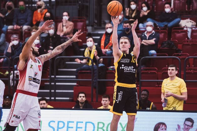 ProA 20 Matchday Artland Dragons vs Tigers Tuebingen, 15 02 2022 Taren Valdis Sullivan Artland Dragons, 13 , Aatu Albert Kivimaeki Tigers Tuebingen, 12 ProA 20 Matchday Artland Dragons vs Tigers Tuebingen on 15 02 2022 in Quakenbrueck Artland Arena , Germany, Copyright: xBEAUTIFULxSPORTS Neddermannx