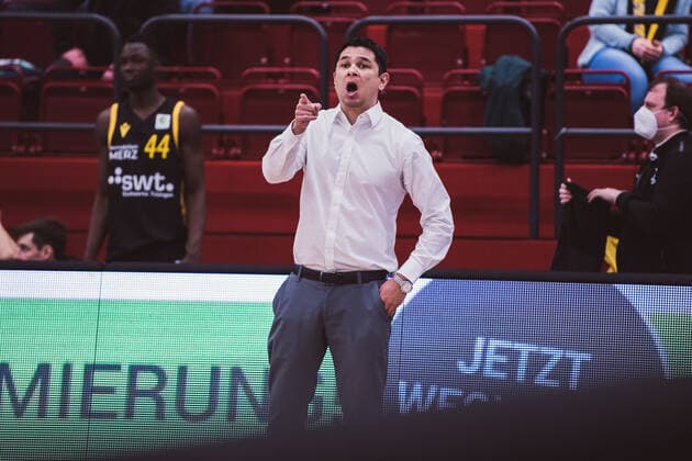 ProA 20 Matchday Artland Dragons vs Tigers Tuebingen, 15 02 2022 Daniel Jansson Tigers Tuebingen, Head Coach ProA 20 Matchday Artland Dragons vs Tigers Tuebingen on 15 02 2022 in Quakenbrueck Artland Arena , Germany, Copyright: xBEAUTIFULxSPORTS Neddermannx