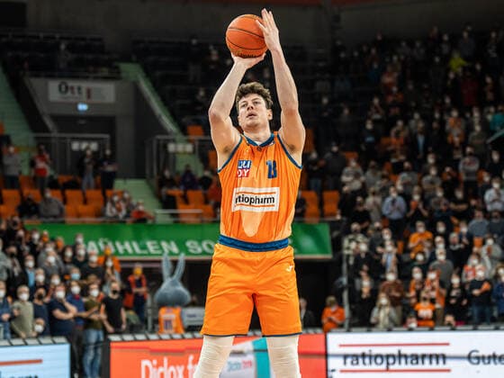 Nicolas Bretzel Ratiopharm Ulm, 13 at the throw, Ratiopharm Ulm vs Basketball Loewen Braunschweig, basketball, men, 1 Bundesliga, 15 02 2022 EIBNER Michael Schmidt Ratiopharm Ulm vs Basketball Loewen Braunschweig, basketball, men, 1 Bundesliga, 15 02 2022 Neu Ulm Copyright: xEIBNER MichaelxSchmidtx EP_MST