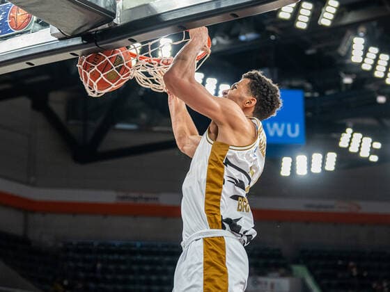 Brandon Tischler Basketball Loewen Braunschweig, 13 at dunking, Ratiopharm Ulm vs Basketball Loewen Braunschweig, Basketball, Men, 1 Bundesliga, 15 02 2022 EIBNER Michael Schmidt Ratiopharm Ulm vs Basketball Loewen Braunschweig, Basketball, Men, 1 Bundesliga, 15 02 2022 Neu Ulm Copyright: xEIBNER MichaelxSchmidtx EP_MST