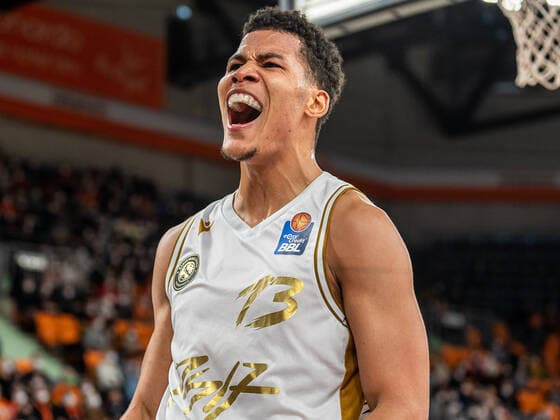 Brandon Tischler Basketball Loewen Braunschweig, 13 cheers after his dunk, Ratiopharm Ulm vs Basketball Loewen Braunschweig, Basketball, Men, 1 Bundesliga, 15 02 2022 EIBNER Michael Schmidt Ratiopharm Ulm vs Basketball Loewen Braunschweig, Basketball, Men, 1 Bundesliga, 15 02 2022 Neu Ulm Copyright: xEIBNER MichaelxSchmidtx EP_MST