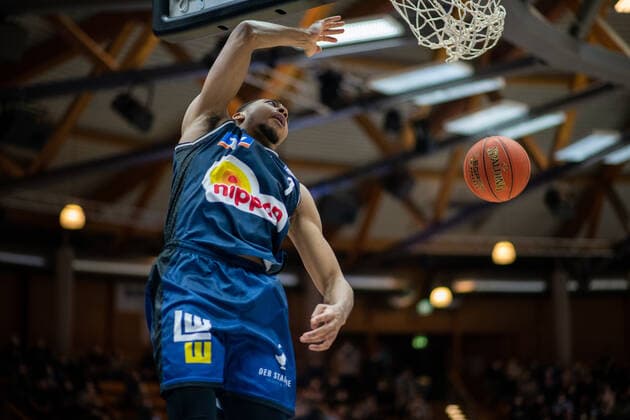 Jaren Lewis (HAKRO Merlins Crailsheim) am Korb, HAKRO Merlins Crailsheim vs. Jobstairs Gießen 46ers, Basketball BBL Bundesliga, 22. Spieltag, 15.02.2022, Spielzeit 2021 2022 HAKRO Merlins Crailsheim vs. Jobstairs Gießen 46ers, Basketball BBL Bundesliga, 22. Spieltag, 15.02.2022, Spielzeit 2021 2022 Copyright: xEibner Memmlerx EP_MMR