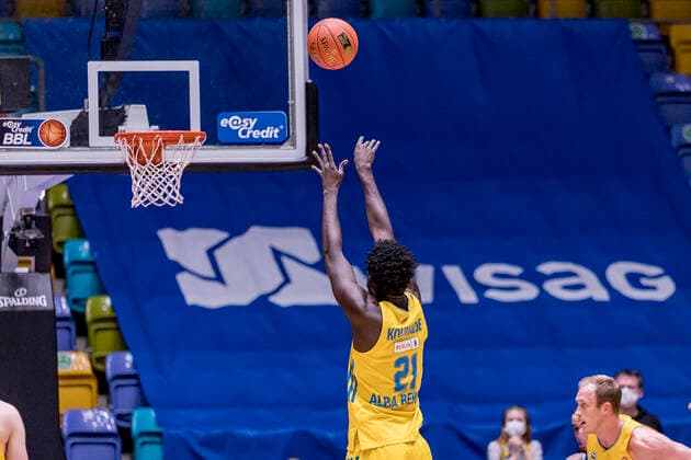 easycredit BBL, Fraport Skyliners vs Alba Berlin, Frankfurt, Fraport Arena, 15 2 2022 Christ Koumadje Alba Berlin 21 , Fraport Skyliners vs Alba Berlin, Frankfurt, Fraport Arena, 15 2 2022 Copyright: xBEAUTIFULxSPORTS Gawlikx