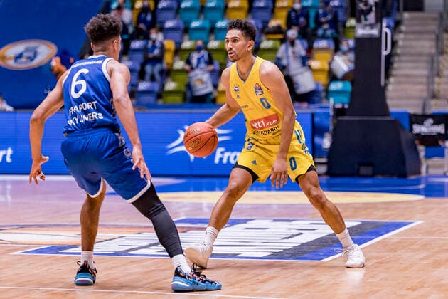 easycredit BBL, Fraport Skyliners vs Alba Berlin, Frankfurt, Fraport Arena, 15 2 2022 Len Adam Schoormann Fraport Skyliners 6 Maodo Lo Alba Berlin 0 , Fraport Skyliners vs Alba Berlin, Frankfurt, Fraport Arena, 15 2 2022 Copyright: xBEAUTIFULxSPORTS Gawlikx