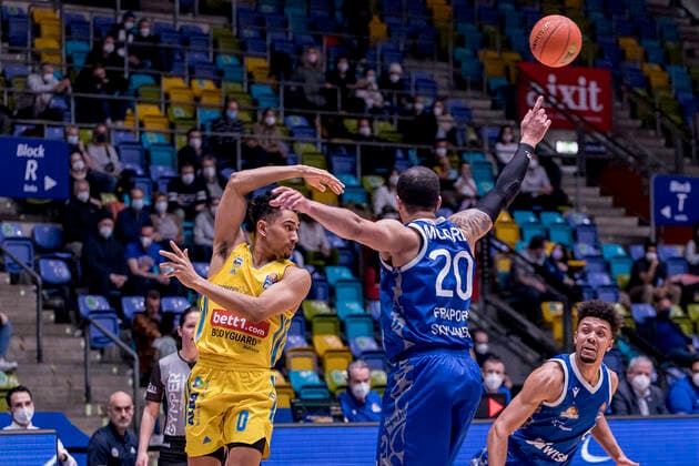 easycredit BBL, Fraport Skyliners vs Alba Berlin, Frankfurt, Fraport Arena, 15 2 2022 Maodo Lo Alba Berlin 0 Rasheed Moore Fraport Skyliners 20 , Fraport Skyliners vs Alba Berlin, Frankfurt, Fraport Arena, 15 2 2022 Copyright: xBEAUTIFULxSPORTS Gawlikx