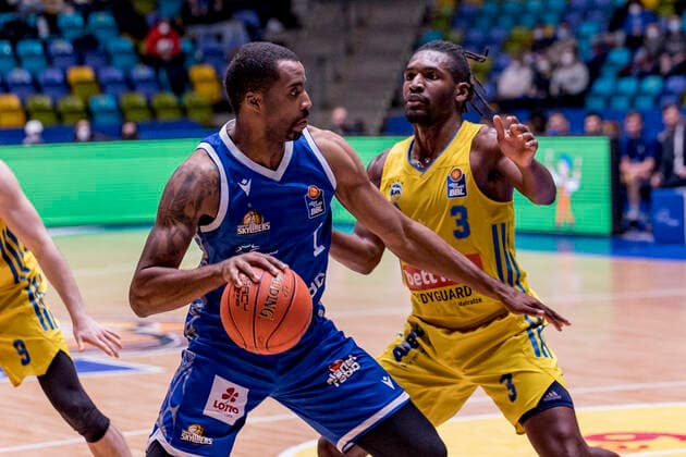 easycredit BBL, Fraport Skyliners vs Alba Berlin, Frankfurt, Fraport Arena, 15 2 2022 Jamel McLean Fraport Skyliners 1 Jaleen Smith Alba Berlin 3 , Fraport Skyliners vs Alba Berlin, Frankfurt, Fraport Arena, 15 2 2022 Copyright: xBEAUTIFULxSPORTS Gawlikx