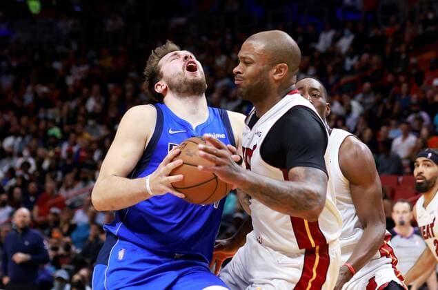 Miami Heat forward P.J. Tucker (R) fouls Dallas Mavericks guard Luka Doncic (L), during a NBA, Basketball Herren, USA game at FTX Arena in Miami, Florida, USA, 15 February 2022. Dallas Mavericks at Miami Heat !ACHTUNG: NUR REDAKTIONELLE NUTZUNG!  Copyright: xRHONAxWISEx AME6071 20220216-b3d4efb6e5d44167f4cf85862ea9f0aac8cd535d