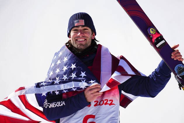 Bilder des Jahres 2022, Sport 02 Februar Sport Themen der Woche KW 07 Sport Bilder des Tages (220216) -- ZHANGJIAKOU, Feb. 16, 2022 -- Gold medalist Alexander Hall of the United States attends the flower ceremony after the freestyle skiing men s freeski slopestyle final of Beijing 2022 Winter Olympics at Genting Snow Park in Zhangjiakou, north China s Hebei Province, Feb. 16, 2022. ) (BEIJING2022)CHINA-ZHANGJIAKOU-OLYMPIC Winter games, Winterspiele,Spiele, Summer games FREESTYLE SKIING-MEN S FREESKI SLOPESTYLE-FINAL (CN) XuxChang 