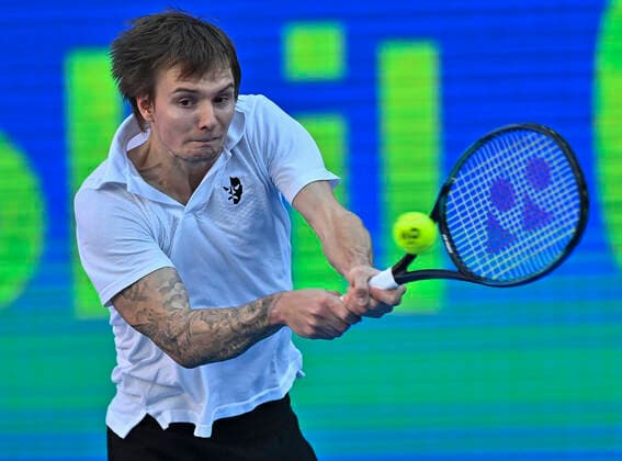 (220216) -- DOHA, Feb. 16, 2022 -- Alexander Bublik of Kazakhstan returns the ball to Jozef Kovalik of Slovakia during the first round of ATP, Tennis Herren Qatar Open Tennis match at the Khalifa International Tennis Complex in Doha, capital of Qatar, Feb. 15, 2022. (Photo by Xinhua) (SP)QATAR-DOHA Table tennis, Tischtennis ATP QATAR OPEN-FIRST ROUND Nikku 