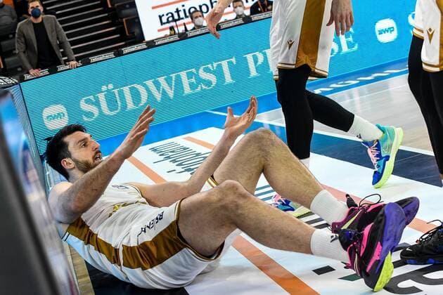 GER, BBL, ratiopharm Ulm vs Basketball Löwen Braunschweig 15.02.2022, ratiopharm arena, Neu-Ulm, GER, BBL, ratiopharm Ulm vs Basketball Löwen Braunschweig, im Bild Owen Klassen (Braunschweig, 5) nordphotoxGmbHx xHafner nph00200