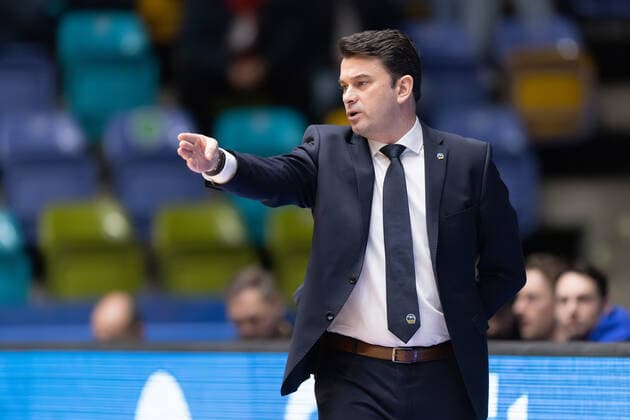 Fraport Skyliners Alba Berlin, easyCredit BBL head coach Israel Gonzales Alba Berlin Basketball easyCredit BBL match between the Fraport Skyliners and Alba Berlin on 15 February 2022 at the Ballsporthalle in Frankfurt am Main , Frankfurt am Main Hesse Germany Ballsporthalle
