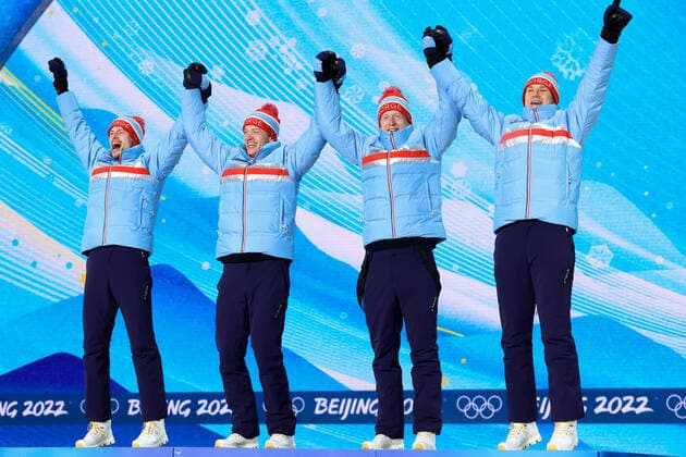 BEIJING 2022, Biathlon, 4x7,5km Staffel Männer, Siegerehrung ZHANGJIAKOU, CHINA - FEBRUARY 16, 2022: Athletes Sturla Holm Laegreid, Tarjei Bo, Johannes Bo and Vetle Sjastad Christiansen (L-R) of Norway celebrate their gold medals during the men s biathlon relay victory ceremony at the Medal Plaza as part of the 2022 Winter Olympic Games, Olympische Spiele, Olympia, OS Stanislav Krasilnikov TASS TS123933