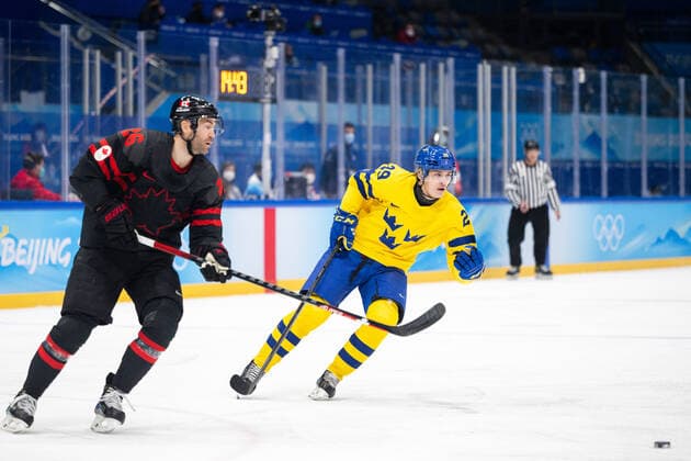 220216 Daniel Winnik of Canada and Pontus Holmberg of Sweden in the men ?s ice hockey quarterfinal between Sweden and Canada during day 12 of the 2022 Winter Olympics on February 16, 2022 in Beijing Photo Maxim Thore BILDBYRAN kod MT MT0326 ice hockey ice hockey olympic games olympics Winter Olympics Olympic Games Winter Olympics Winter Olympics Beijing Beijing 2022 Beijing 2022 Beijing 2022 Olympic Games Beijing 2022 Winter Olympic Games Beijing Os Beijing Olympic Winter Olympics 12 bbeng quarter final sweden canada,  Copyright: MAXIMxTHORE BB220216MT102
