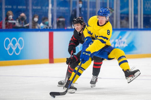 220216 Fredrik Olofsson of Sweden in the mens ice hockey quarterfinal between Sweden and Canada during day 12 of the 2022 Winter Olympics on February 16, 2022 in Beijing Photo Maxim Thore BILDBYRAN kod MT MT0326 ice hockey ice hockey olympic games olympics winter olympics os ol olympiska Winter Olympics Beijing Beijing 2022 Beijing 2022 Beijing 2022 2022 Olympic Games Beijing 2022 Winter Olympics Beijing Os Beijing ol winter ol 12 bbeng quarter final sweden canada,  Copyright: MAXIMxTHORE BB220216MT113