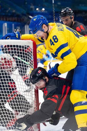220216 Morgan Ellis of Canada and Carl Klingberg of Sweden in the mens ice hockey quarterfinal between Sweden and Canada during day 12 of the 2022 Winter Olympics on February 16, 2022 in Beijing Photo Maxim Thore BILDBYRAN kod MT MT0326 ice hockey ice hockey olympic games olympics winter olympics os ol olympic games winter os olympic games beijing peking 2022 beijing 2022 beijing 2022 olympic games beijing 2022 winter olympic games beijing os beijing ol winter ol 12 bbeng quarter final sweden canada,  Copyright: MAXIMxTHORE BB220216MT117