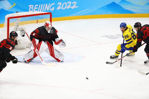 February 16, 2022, Beijing, Hebei, China: Goalie MATT TOMKINS of Canada makes a save during the Ice hockey, Eishockey Men s Play-offs Quarterfinals game between Sweden and Canada on February 16th in Beijing, China Beijing China - ZUMAc179 20220216_zep_c179_139 Copyright: xMickaelxChavetx