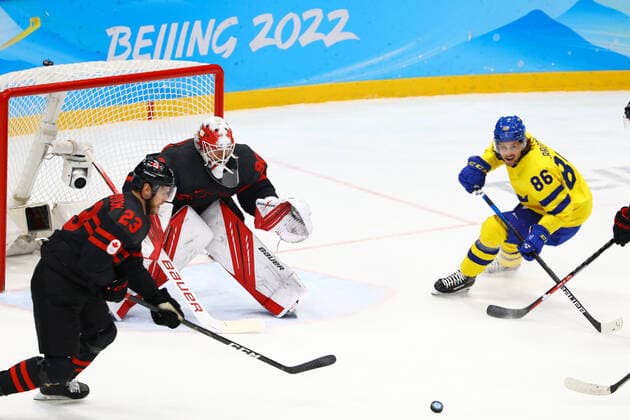 February 16, 2022, Beijing, Hebei, China: Goalie MATT TOMKINS of Canada makes a save during the Ice hockey, Eishockey Men s Play-offs Quarterfinals game between Sweden and Canada on February 16th in Beijing, China Beijing China - ZUMAc179 20220216_zep_c179_140 Copyright: xMickaelxChavetx