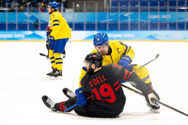 220216 Eric O dell of Canada and Anton Lander of Sweden in the men ices ice hockey quarterfinal between Sweden and Canada during day 12 of the 2022 Winter Olympics on February 16, 2022 in Beijing Photo Maxim Thore BILDBYRAN kod MT MT0326 ice hockey ice hockey olympic games olympics winter olympics os ol olympics winter o olympics peking Beijing 2022 beijing 2022 beijing 2022 olympic games beijing 2022 winter olympic games beijing os beijing ol winter ol 12 bbeng quarter final sweden canada,  Copyright: MAXIMxTHORE BB220216MT139