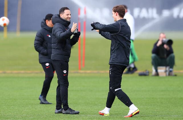 Europa League RB Leipzig training 16 12 2022 Leipzig, 16 02 2022, RBL training center, Europa League , RB Leipzig final training the day before RBL v Real San Sebastian , Pictured v l coach Domenico Tedesco RB Leipzig and David Lelle RBL U19 Nachwuchs , Picture Point