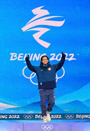 BEIJING 2022, Ski Freestyle, Slopestyle Männer, Siegerehrung (220216) -- ZHANGJIAKOU, Feb. 16, 2022 -- Gold medalist Alexander Hall of the United States poses during the awarding ceremony of freestyle skiing men s freeski slopestyle at Zhangjiakou Medals Plaza of the Winter Olympics in Zhangjiakou, north China s Hebei Province, Feb. 16, 2022. ) (BEIJING2022)CHINA-ZHANGJIAKOU-OLYMPIC Winter games, Winterspiele,Spiele, Summer games AWARDING CEREMONY-FREESTYLE SKIING (CN) FengxKaihua 