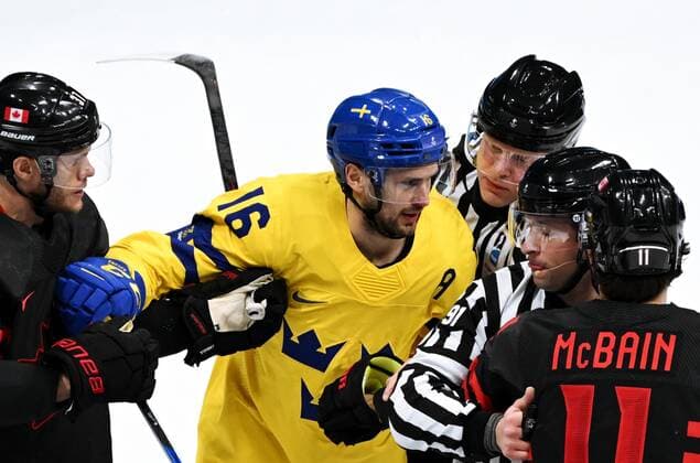 China Olympics 2022 Ice hockey, Eishockey Men Sweden - Canada 8117320 16.02.2022 Referees separate Sweden s Marcus Kruger, in center, and Canada s Jack McBain, right, during the men s ice hockey quarterfinal play-off match between Sweden and Canada during the Beijing 2022 Winter Olympic Games, Olympische Spiele, Olympia, OS at National Indoor Stadium in Beijing, China. Vladimir Astapkovich Sputnik Beijing China  Copyright: xVladimirxAstapkovichx