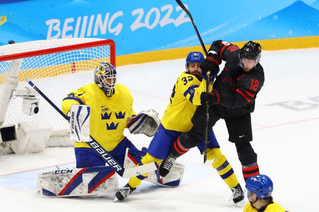 February 16, 2022, Beijing, Hebei, China: Crowded situation on the Sweden goal during the Ice hockey, Eishockey Men s Play-offs Quarterfinals game between Sweden and Canada on February 16th in Beijing, China BEIJING 2022: DAY 12: MEN ICE HOCKEY: QUARTERFINALS: SWE v CAN  - ZUMAc179 20220216_zep_c179_150 Copyright: xMickaelxChavetx