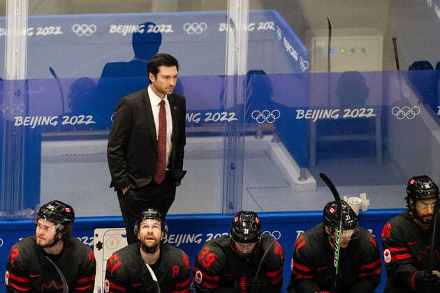 220216 Assistant coach Jeremy Colliton of Canada in the mens ice hockey quarterfinal between Sweden and Canada during day 12 of the 2022 Winter Olympics on February 16, 2022 in Beijing Photo Mathias Bergeld BILDBYRAN kod MB MT0326 ice hockey ice hockey olympic games olympics winter olympics os ol olympics winter os olympics peking peking peking 2022 beijing 2022 beijing 2022 olympic games beijing 2022 winter olympic games beijing os beijing ol winter ol 12 bbeng quarter final sweden canada,  Copyright: MATHIASxBERGELD BB220216MB084