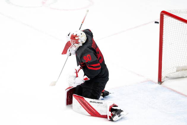 220216 Goaltender Matt Tomkins of Canada let ?s in the 1 0 goal in the men ices ice hockey quarterfinal between Sweden and Canada during day 12 of the 2022 Winter Olympics on February 16, 2022 in Beijing Photo Mathias Bergeld BILDBYRAN kod MB MT0326 ishockey ice hockey olympic games olympics winter olympics os ol olympiska spel vinter os olympiske leker peking peking 2022 beijing 2022 beijing 2022 olympic games beijing 2022 winter olympic games peking os beijing ol vinter ol 12 bbeng kwartsfinal sverige kanada depp,  Copyright: MATHIASxBERGELD BB220216MB086