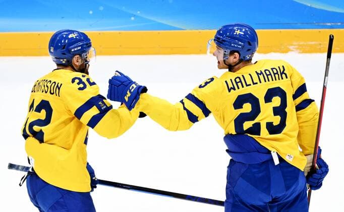 China Olympics 2022 Ice hockey, Eishockey Men Sweden - Canada 8117364 16.02.2022 Sweden s Lukas Bengtsson, left, and Sweden s Lucas Wallmark celebrate a team s goal during the men s ice hockey quarterfinal play-off match between Sweden and Canada during the Beijing 2022 Winter Olympic Games, Olympische Spiele, Olympia, OS at National Indoor Stadium in Beijing, China. Vladimir Astapkovich Sputnik Beijing China  Copyright: xVladimirxAstapkovichx
