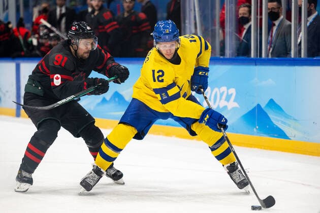 220216 Jordan Weal of Canada and Max Friberg of Sweden in the mens ice hockey quarterfinal between Sweden and Canada during day 12 of the 2022 Winter Olympics on February 16, 2022 in Beijing Photo Maxim Thore BILDBYRAN kod MT MT0326 ice hockey ice hockey olympic games olympics winter olympics os ol olympic games winter os olympic games beijing peking 2022 beijing 2022 beijing 2022 olympic games beijing 2022 winter olympic games beijing os beijing ol winter ol 12 bbeng quarter final sweden canada,  Copyright: MAXIMxTHORE BB220216MT159